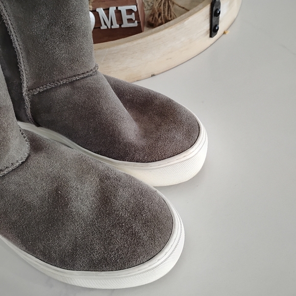 UGG Aika Flat Mid Height Boots Gray Suede Size 7 - Picture 3 of 6